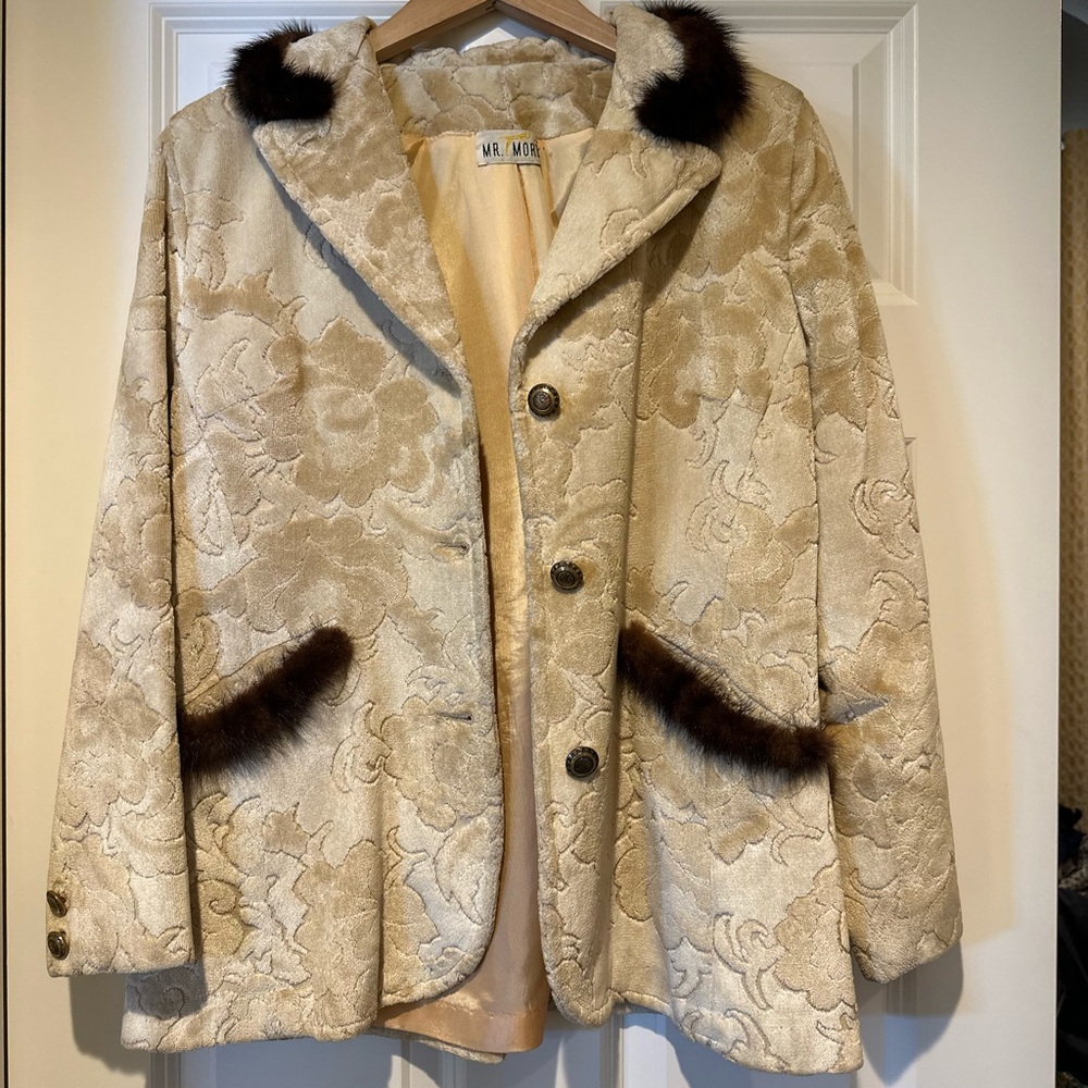 1960’s Retro Vintage Women’s Tapestry Carpet Coat Double Breasted Lined S/M Mink